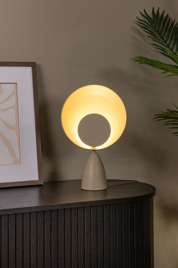 Lucide CASTAMAR - Tischlampe - Ø 25,5 cm - LED - 1x8W 2100K - Taupe - Atmosphäre 1